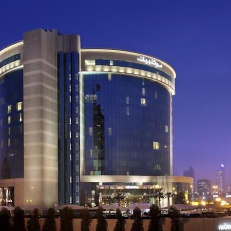 Moevenpick Hotel Ал Хубар Екстериор снимка The hotel at night