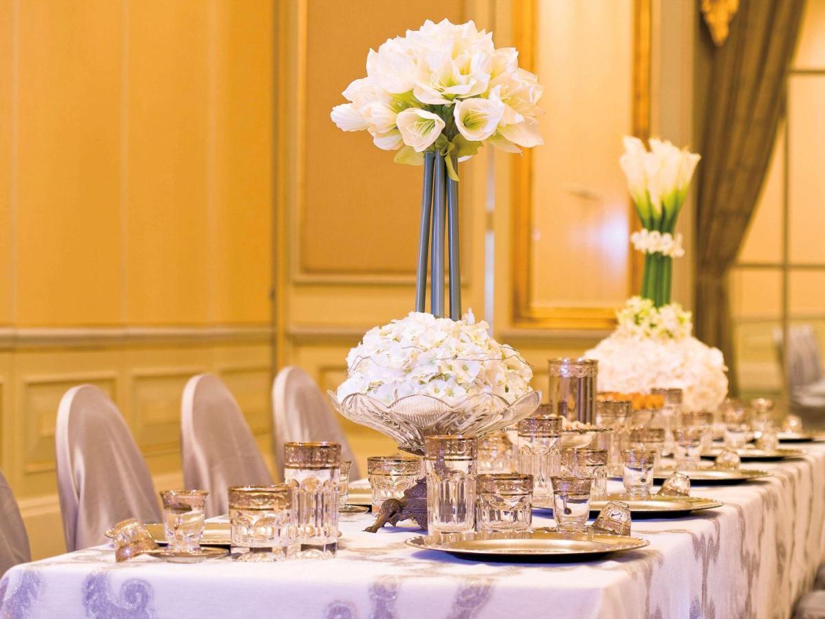 Moevenpick Hotel Ал Хубар Екстериор снимка A table set for a formal dinner