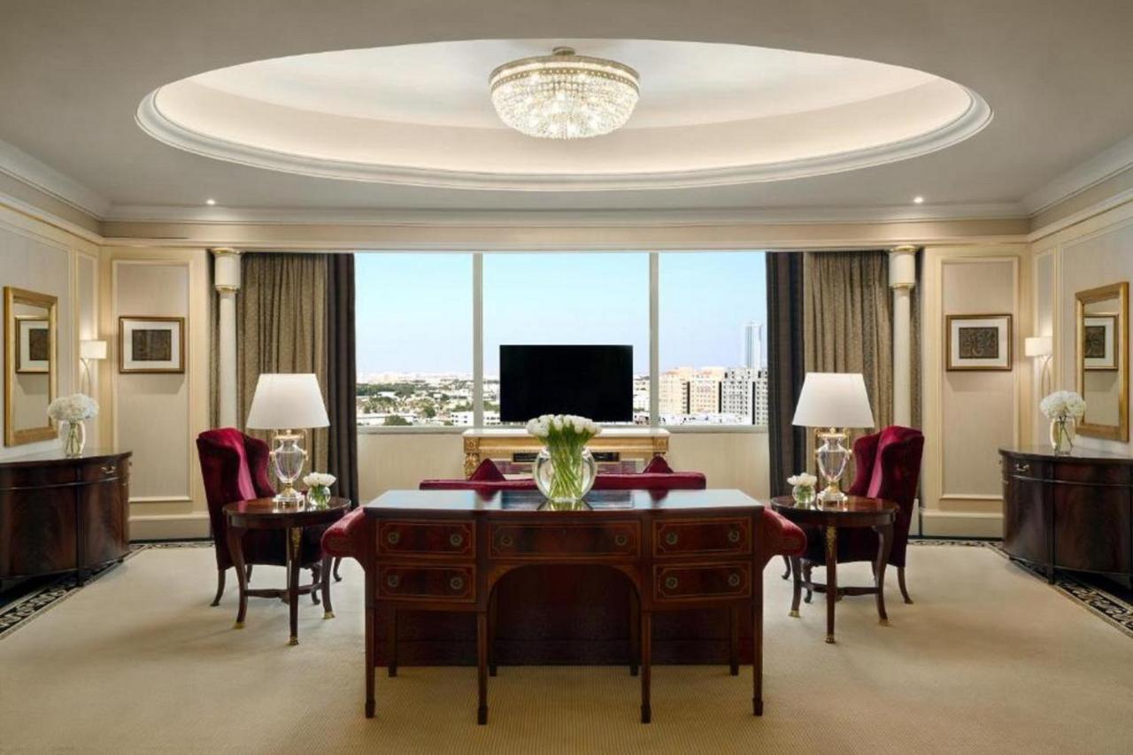 Moevenpick Hotel Ал Хубар Екстериор снимка A suite at the Four Seasons Hotel, Paris