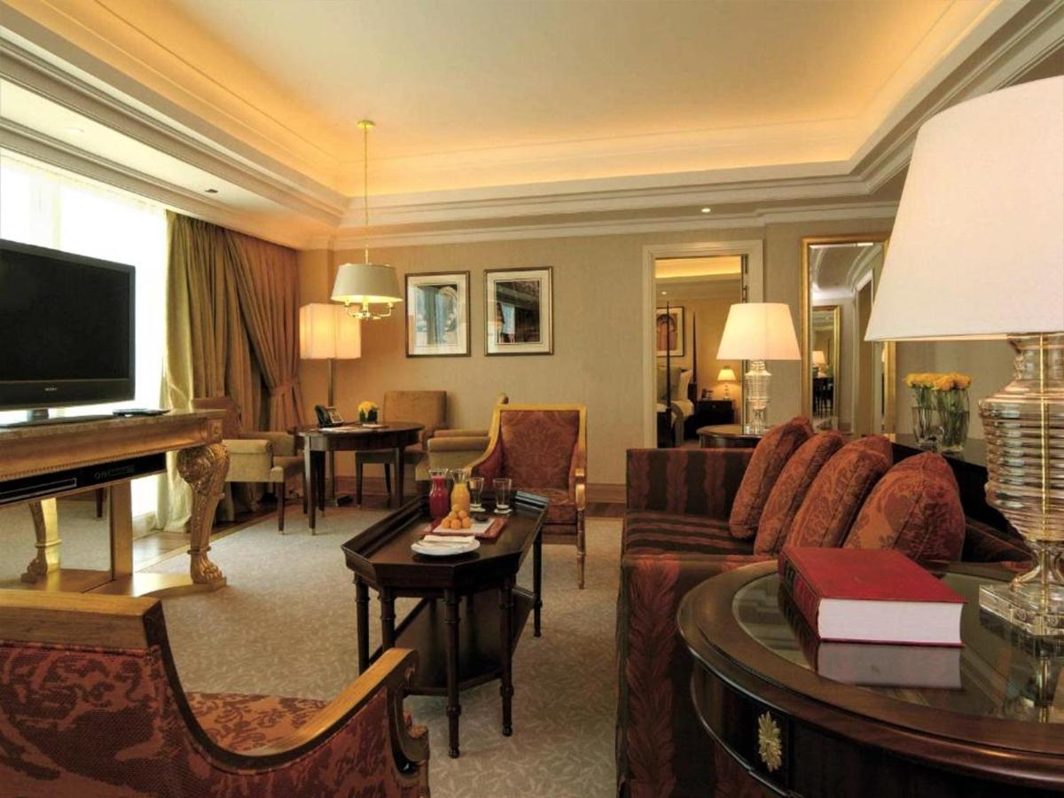 Moevenpick Hotel Ал Хубар Екстериор снимка