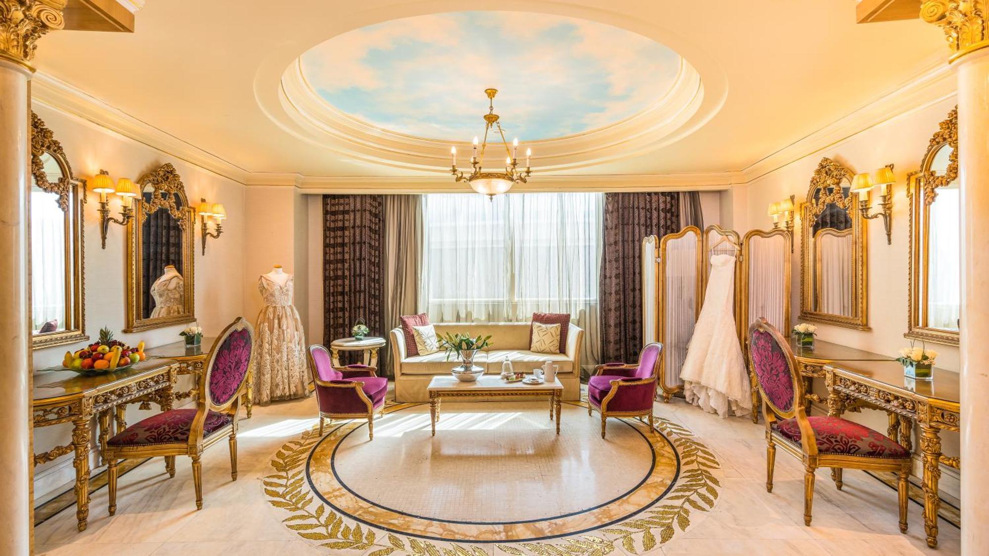 Moevenpick Hotel Ал Хубар Екстериор снимка The dressing room of the Presidential Suite