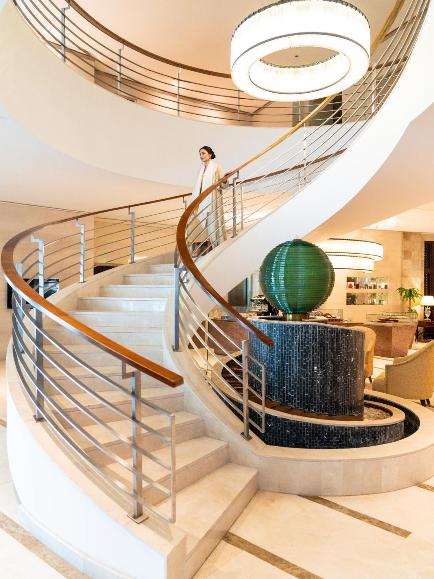 Moevenpick Hotel Ал Хубар Екстериор снимка The lobby of the hotel