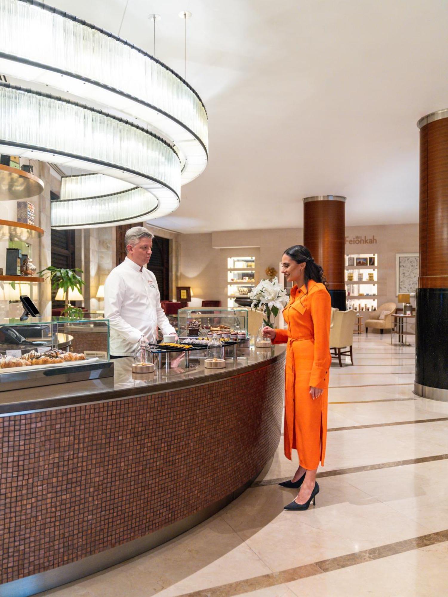 Moevenpick Hotel Ал Хубар Екстериор снимка The Lobby