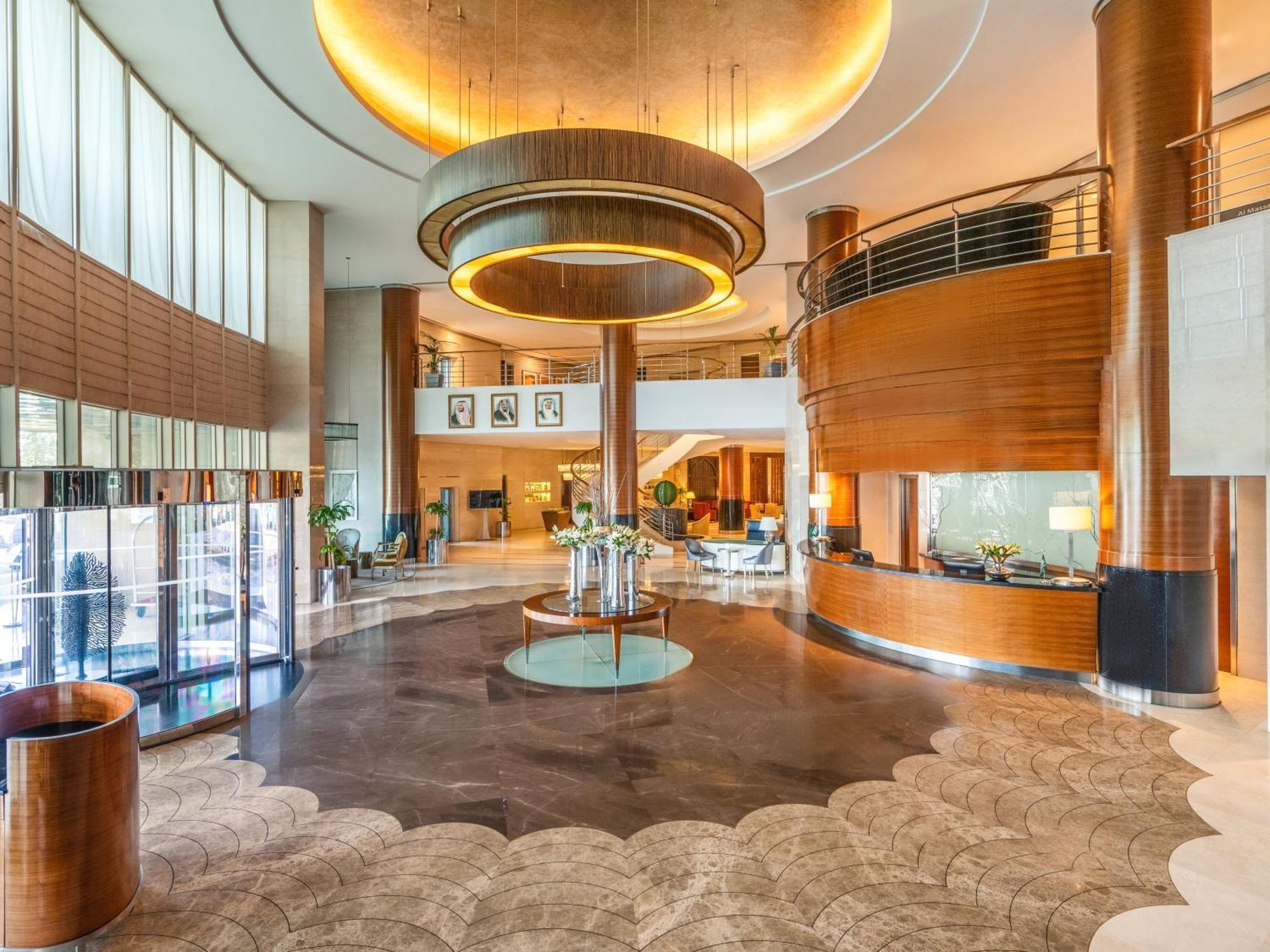 Moevenpick Hotel Ал Хубар Екстериор снимка Lobby