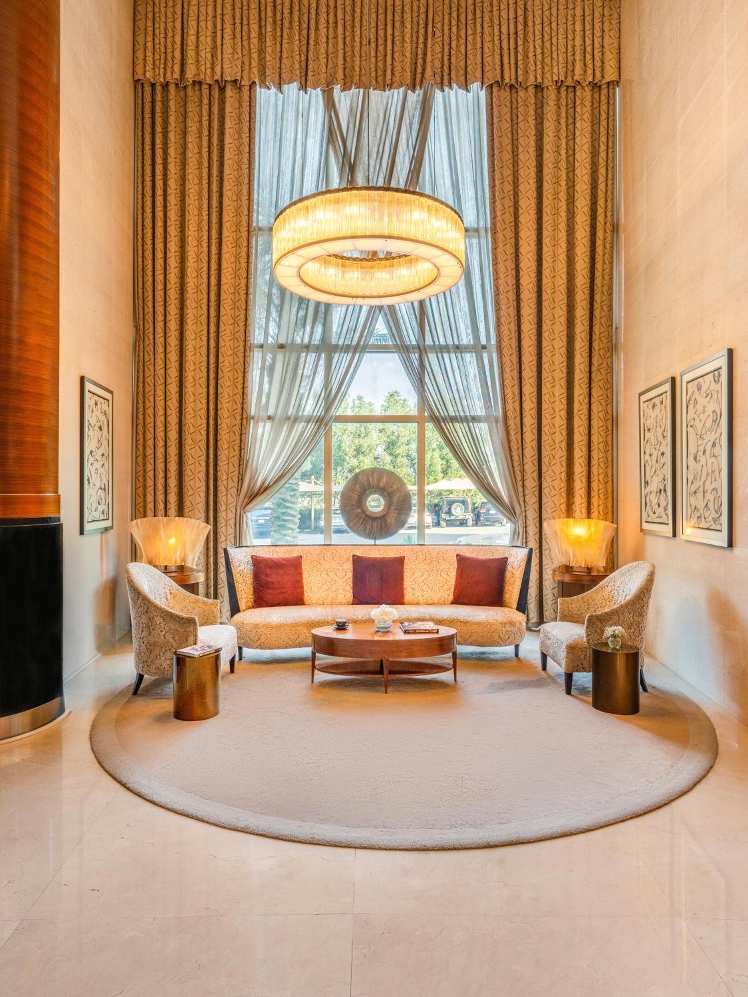 Moevenpick Hotel Ал Хубар Екстериор снимка The lobby of the hotel