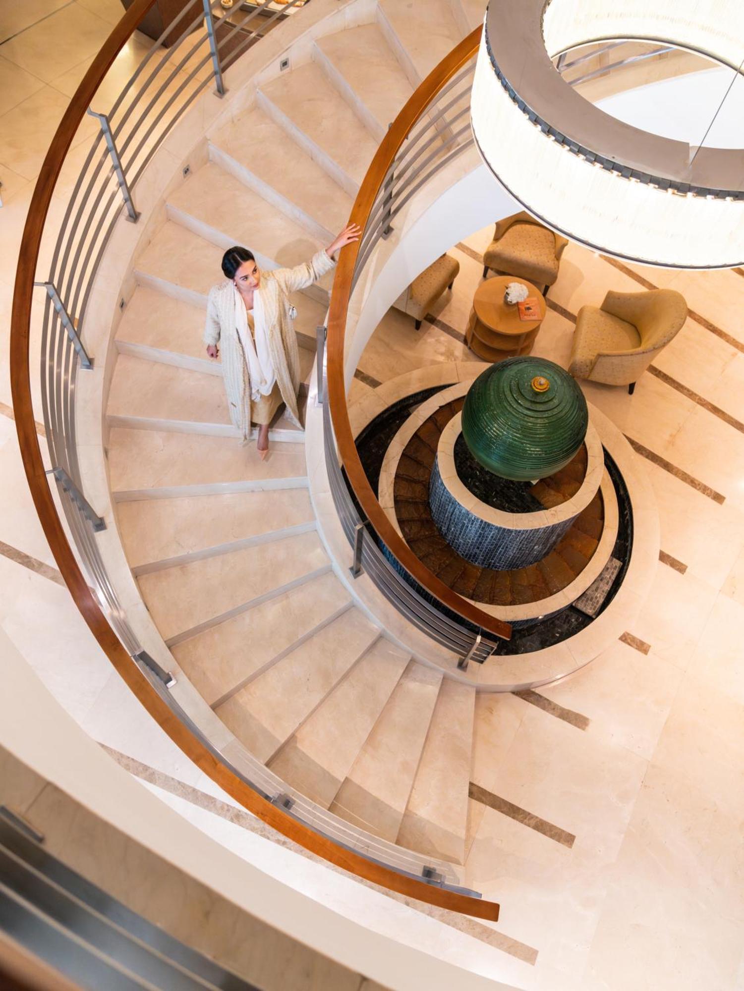 Moevenpick Hotel Ал Хубар Екстериор снимка The staircase