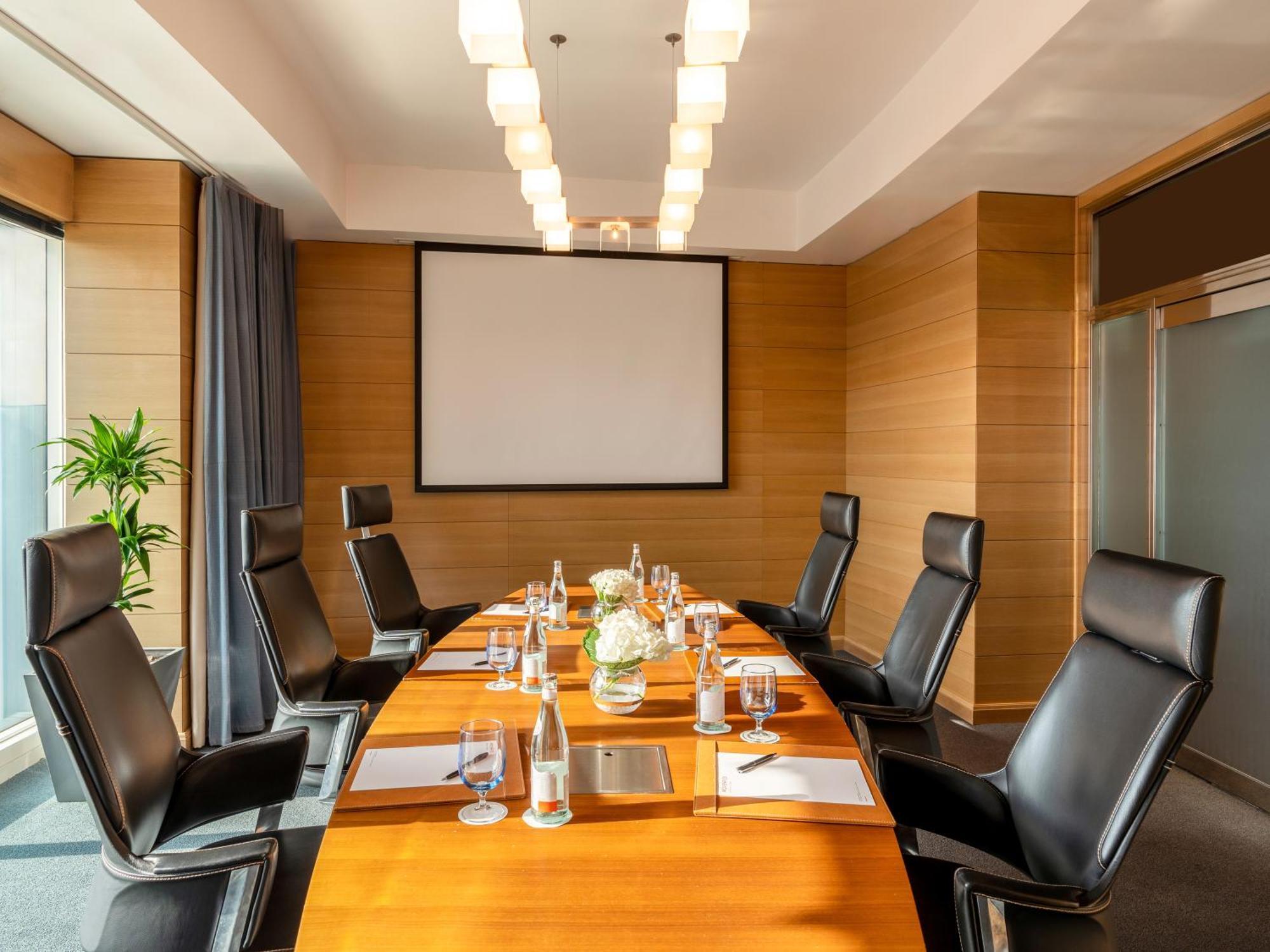 Moevenpick Hotel Ал Хубар Екстериор снимка Meeting room
