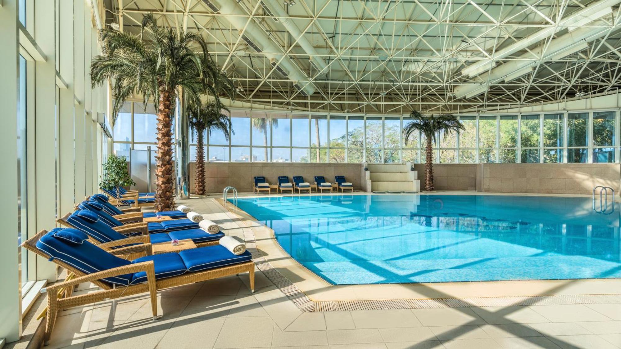 Moevenpick Hotel Ал Хубар Екстериор снимка The swimming pool at the hotel