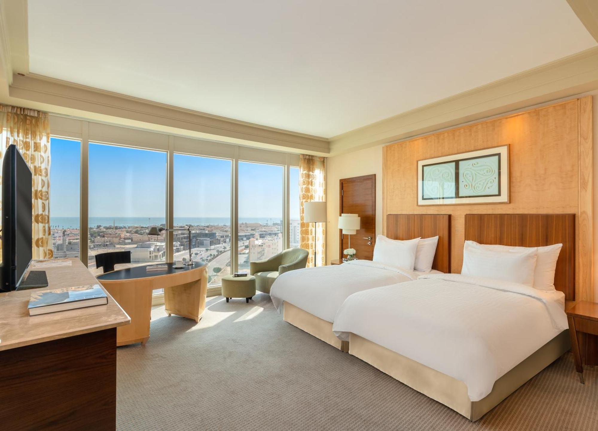 Moevenpick Hotel Ал Хубар Екстериор снимка