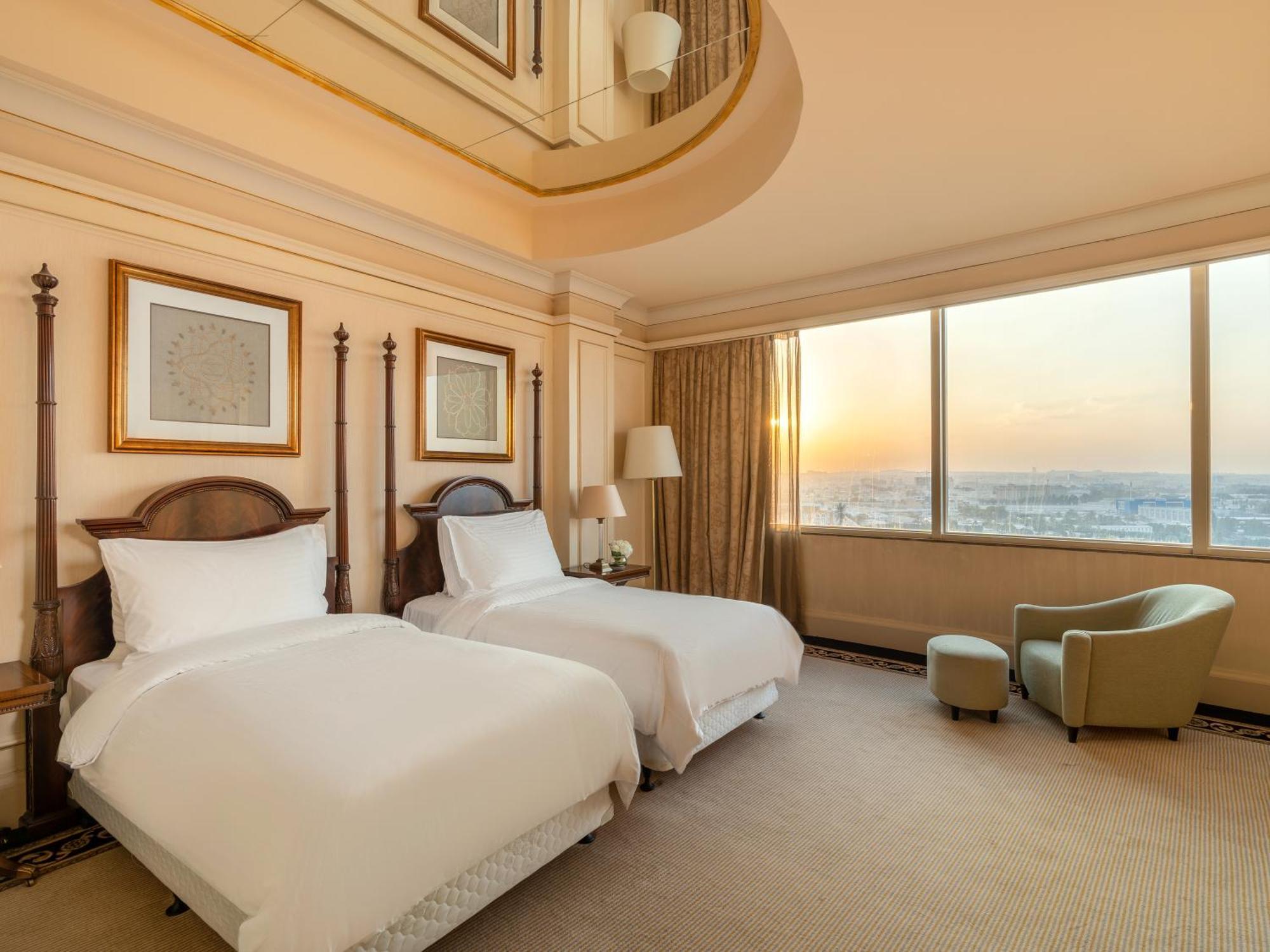 Moevenpick Hotel Ал Хубар Екстериор снимка Deluxe Room