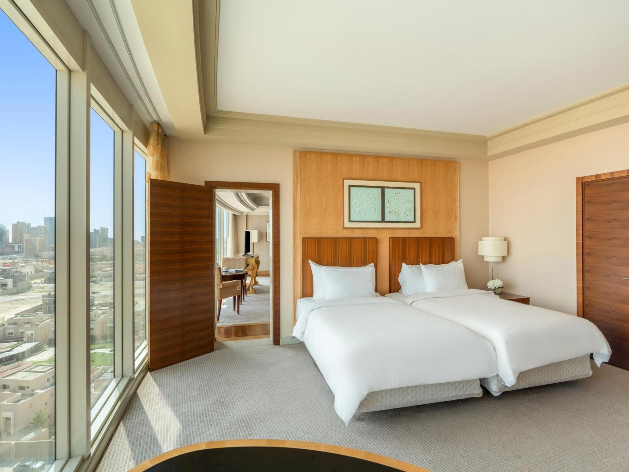 Moevenpick Hotel Ал Хубар Екстериор снимка A bedroom at the hotel
