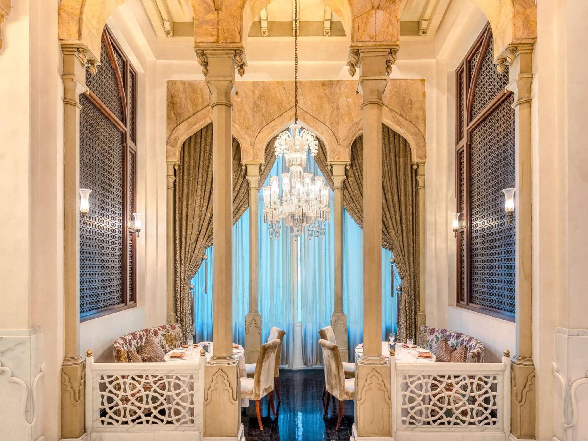 Moevenpick Hotel Ал Хубар Екстериор снимка The restaurant