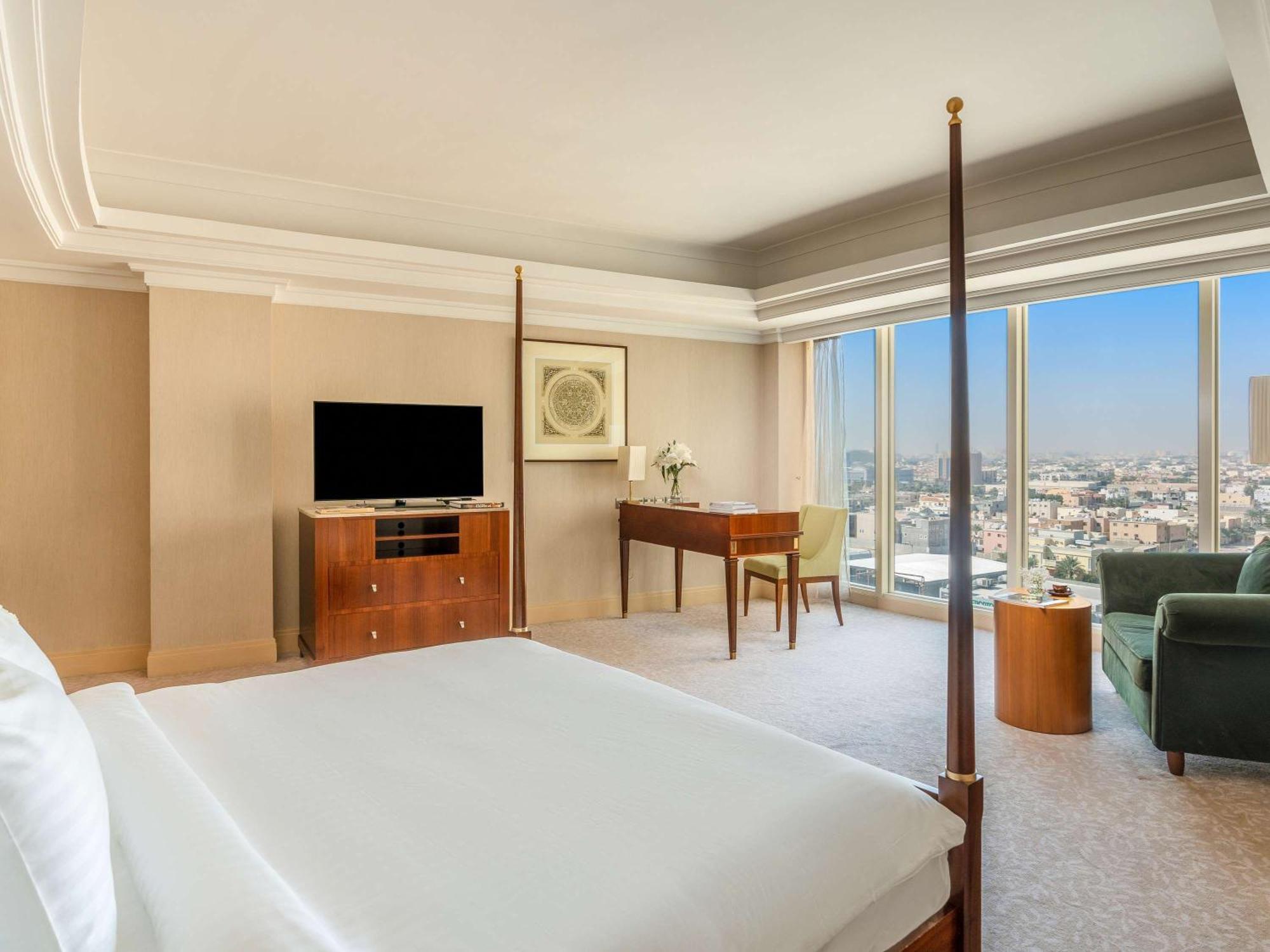 Moevenpick Hotel Ал Хубар Екстериор снимка Deluxe Suite